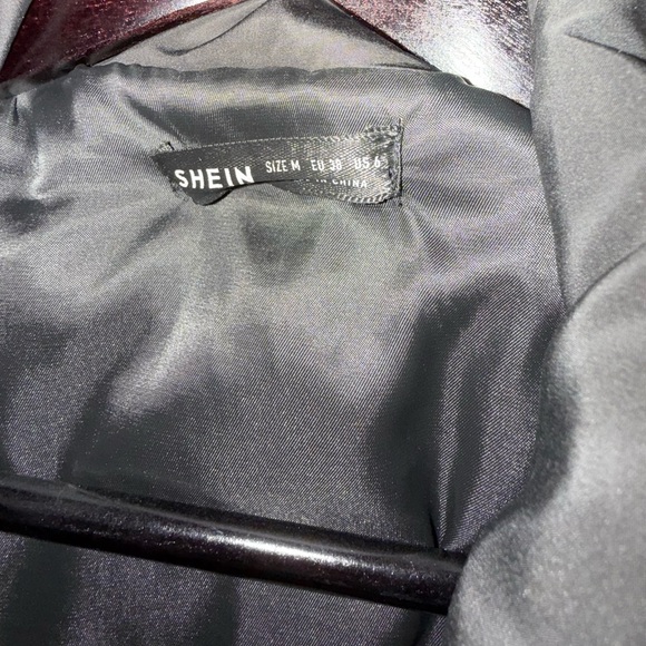 Cropped Puffer Vest Size Medium - Picture 4 of 4